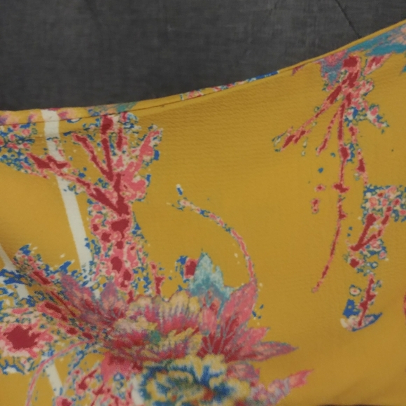 3/$20 🌸 Flying Tomato Floral Print cropped top Small Size - Picture 6 of 7